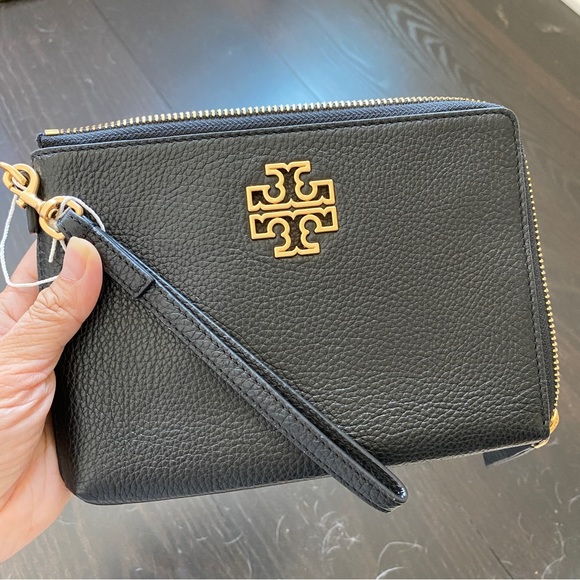 Last 2‼️Tory Burch Britten Large Zip Pouch Wristlet black 146372